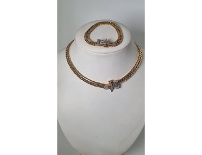 18CT YELLOW GOLD DIAMOND SET NECKLACE AND BRACELET...