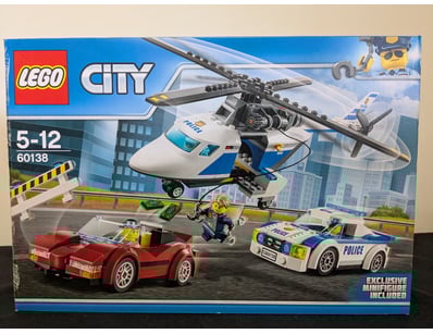 **UNRESERVED** LIFETIME COLLECTION OF LEGO PART... - Lot 861