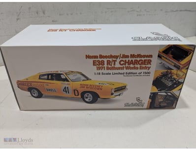 CLASSIC CARLECTABLES 1:18 SCALE MODEL OF THE 1971 ...