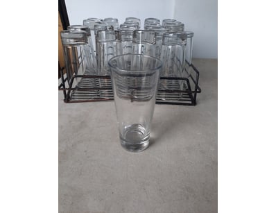 Assorted clesr glass cups.

Quantity: 23 glasses.
...