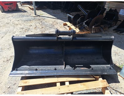 Machinery, Trucks & Attachments - Lot 16