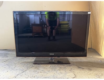 Television, Samsung 46-inch TV, Full HD LED-backli...