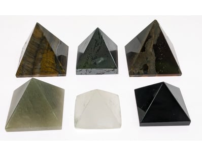 SIX NATURAL CHRYSTAL PYRAMIDS INCLUDING TIGERS EYE...