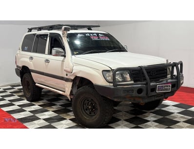 <b>2002 Toyota Land Cruiser GXL HZJ105R - White - ...