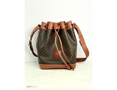 CELINE MACADAM BUCKET BAG

Material: Calfskin, Can...