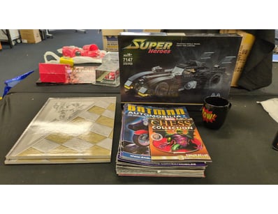 ASSORTED MARVEL ITEMS

Item Size: Height: 32cm, ...