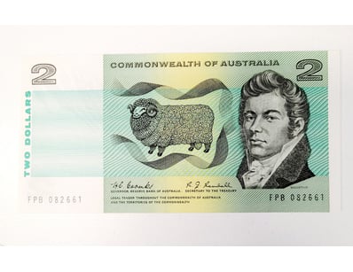 AUSTRALIAN $2 BANKNOTE,  R82 (AUNC) 

CV : $150...