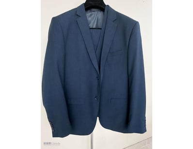 SCUZZATTI 3 PIECE POLY WOLOL MEN SUIT SLIM FIT

Ma...