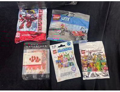 **UNRESERVED** LIFETIME COLLECTION OF LEGO PART... - Lot 870