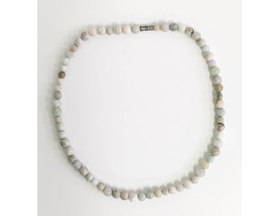 JADE BEADED BRACELET WITH SILVER-TONE SPACER

It...