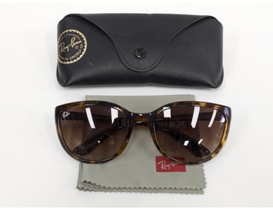 Ray-Ban Justin RB4165-F sunglasses in black frame ...