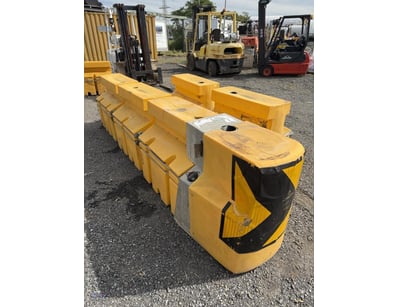 Plastic Water Filled Road Safety Barriers

Barri...