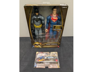 BATMAN V SUPERMAN MATTEL ACTION FIGURE SET WITH HO...