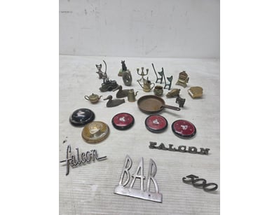 Vintage collectibles. Collection includes decorati...