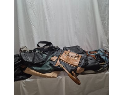 Designer Vault (A983) - Lot 7258