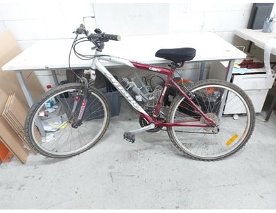 Apollo mountain/commuter bicycle featuring a burgu...