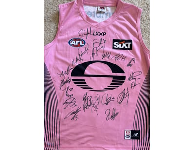 GOLD COAST SUNS 2026 SQUAD SIGNED GUERNSEY 

A Gol...