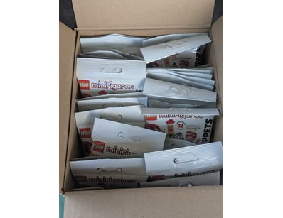 **UNRESERVED** LIFETIME COLLECTION OF LEGO PART... - Lot 114