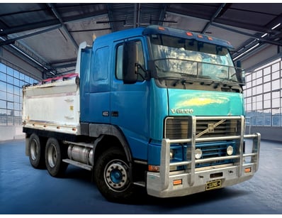<b>2001 Volvo Tipper - Blue - 418,000km - Turbo Di...
