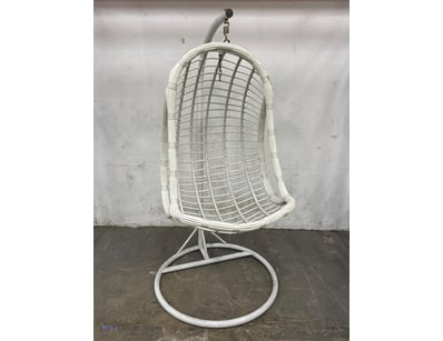 White woven rattan hanging egg chair with sturdy m...