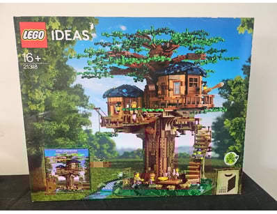 **UNRESERVED** LIFETIME COLLECTION OF LEGO PART... - Lot 733