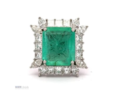 PLATINUM EMERALD & DIAMOND CLUSTER RING      

Pla...