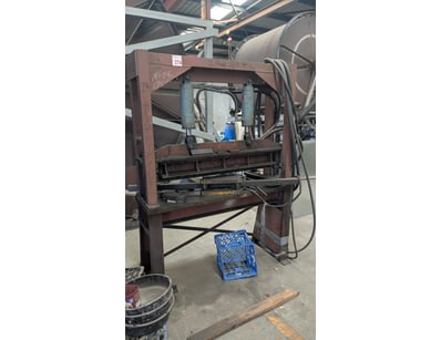 Mostly UNRESERVED POLY TANKs Manufacturer CLOSU... - Lot 274