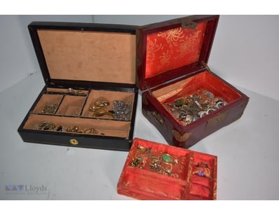Deceased Estate Jewellry Boxes With Jewellry And M...