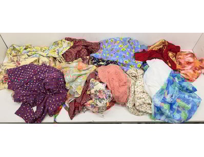 Entire Vintage Clothing Store Liquidation (ON11... - Lot 380