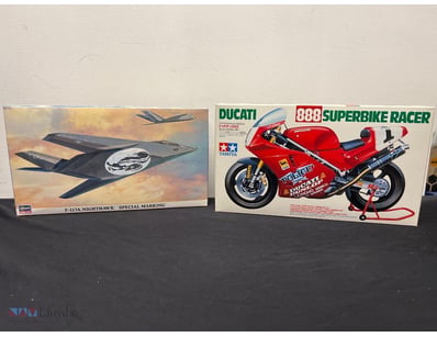 TAMIYA MODEL KIT COLLECTION - F-117A NIGHTHAWK AND...