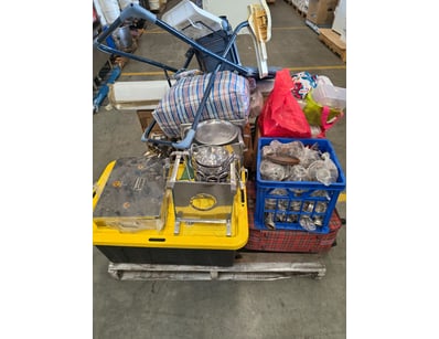 Assorted lot of restaurant and catering items, inc...