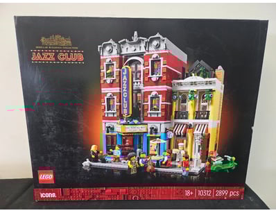 **UNRESERVED** LIFETIME COLLECTION OF LEGO PART... - Lot 757