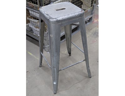 Bar stool, silver colour, height: 75cm

Bid per ...