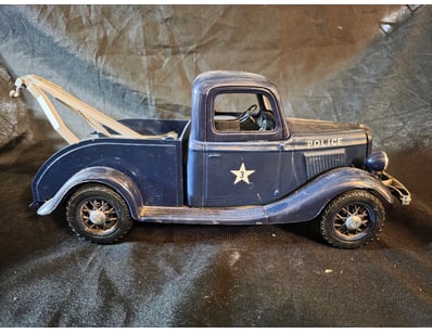 VINTAGE POLICE TOW TRUCK DIE-CAST DECANTER MODEL -...