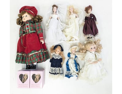 COLLECTION OF PORCELAIN DOLLS WITH MANNEQUIN HEAD ...