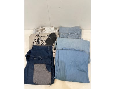 Entire Vintage Clothing Store Liquidation (ON11821) - Lot 23