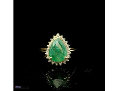 9CT YELLOW GOLD, 3.65CT EMERALD AND 0.105CT DIAMON...