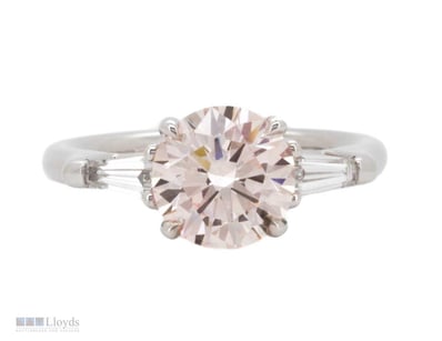 2.40 CARATS DIAMOND RING IGI CERTIFIED MADE IN 18K...