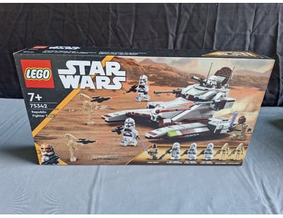 **UNRESERVED** LIFETIME COLLECTION OF LEGO PART... - Lot 321