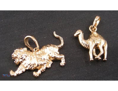GOLD COLOUR PENDANTS       

 


 

 

Condition: ...