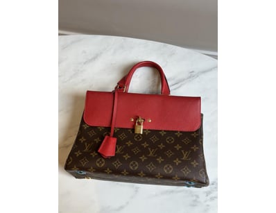 Designer Vault (A1004) - Lot 305