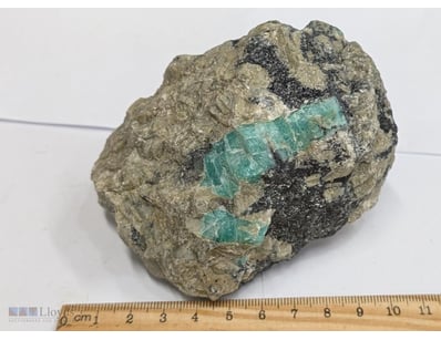 HALF KILO EMERALD IN MATRIX MINERAL CRYSTAL FROM S...