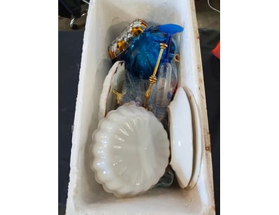Vintage decorative lot featuring porcelain and gla...