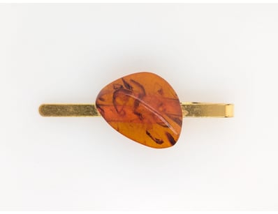 GOLD PLATED AMBER BROOCH


583010+271


