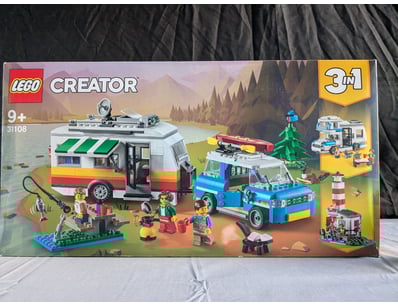 **UNRESERVED** LIFETIME COLLECTION OF LEGO PART... - Lot 252