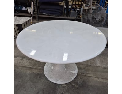 White table - detachable top 

Approx Dimesions ...
