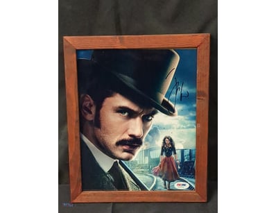 THIS FRAMED PHOTOGRAPH FEATURES A HAND-SIGNED AUTO...