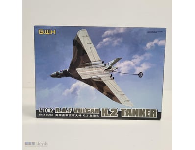G.W.H L1002 RAF VULCAN K.2 TANKER 1/144 SCALE MODE...