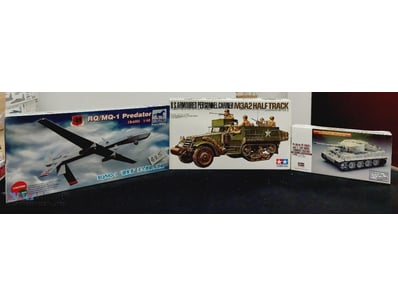 LOT OF THREE MILITARY SCALE MODEL KITS - AIRCRAFT ...