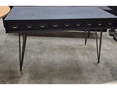 Black three draw desk 


Approx Dimesions - 79c...